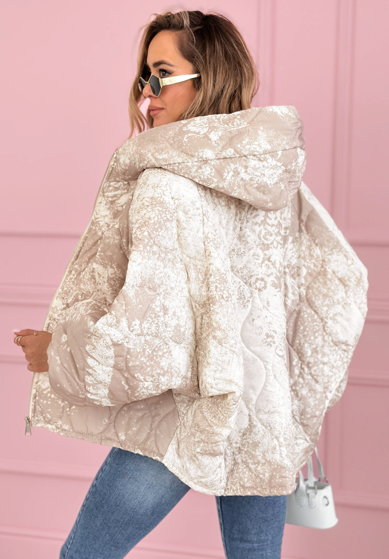 Geacă matlasată oversize cu glugă și imprimeu Blooming Hope