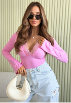 Bluză longsleeve z dekoltem i koronką Subtle Touch roz