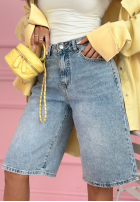 Krótkie din denim spodenki z kryształkami Ottavia albastru deschis