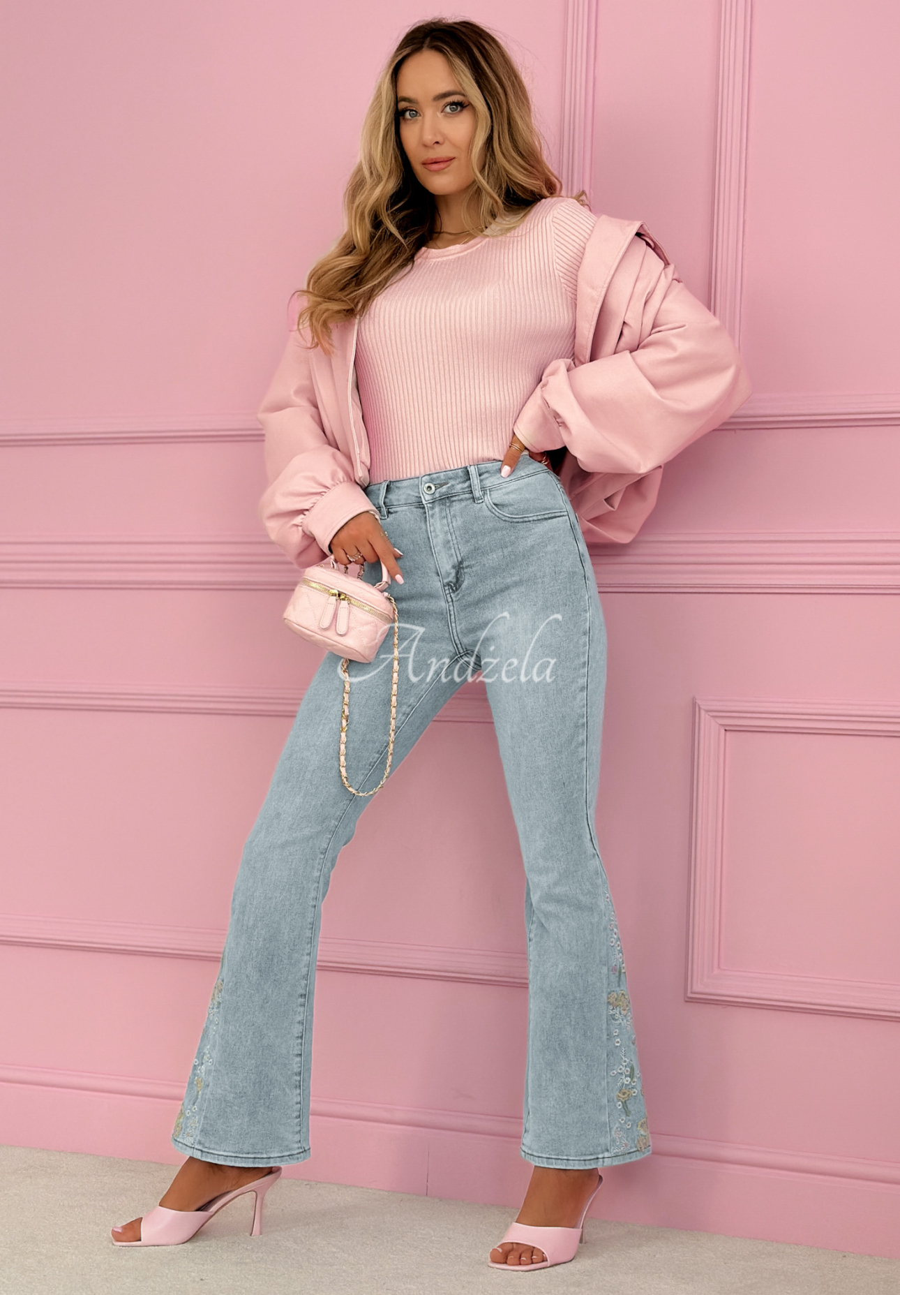 Blugi evazați cu broderii Nerelle