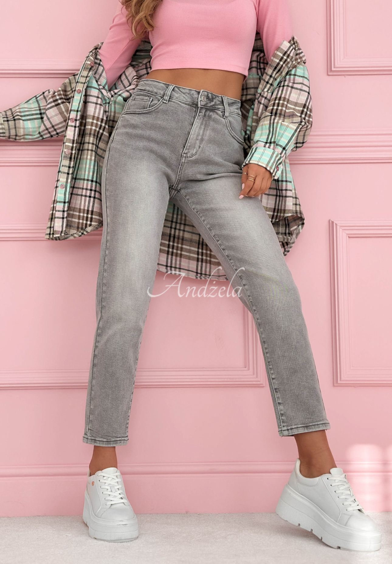 Blugi mom fit Wait Here