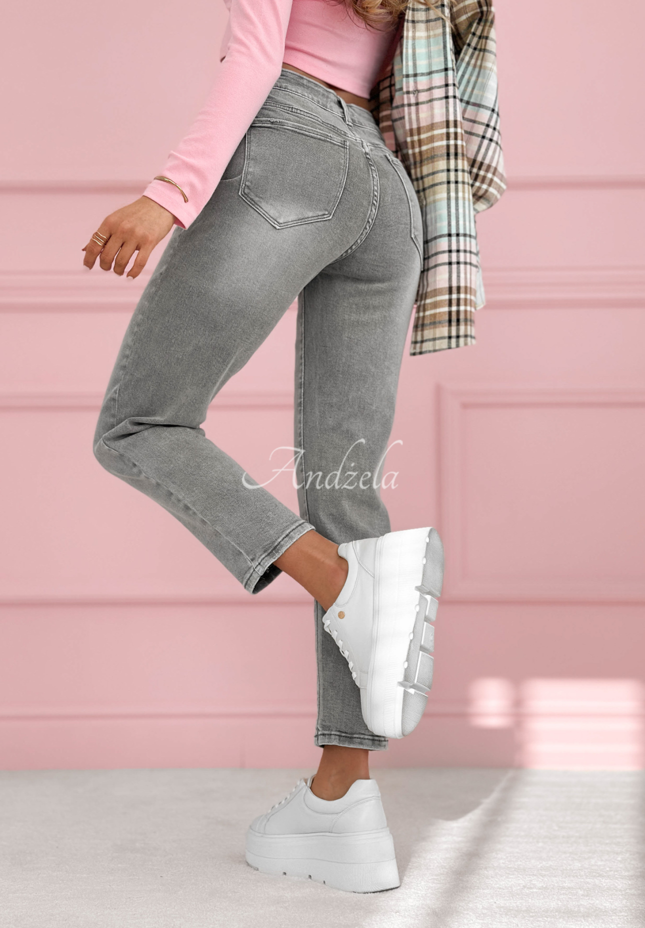 Blugi mom fit Wait Here