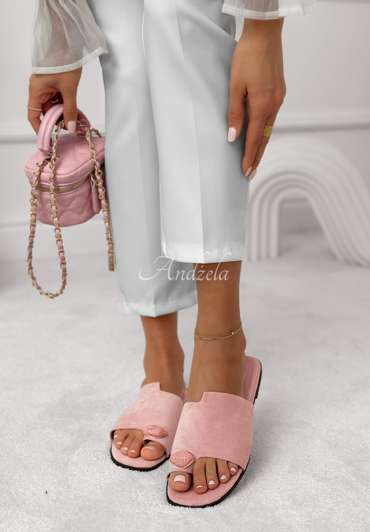 Șlapi din piele întoarsă cu detaliu decorativ Morgana