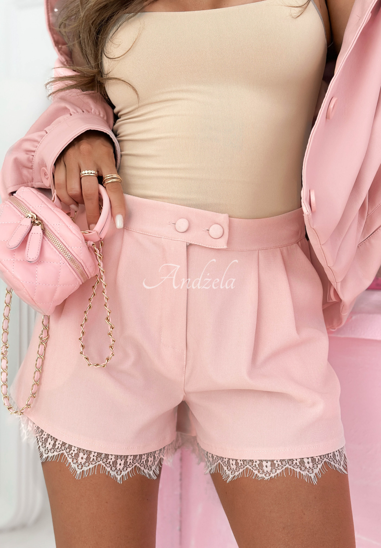 Pantaloni scurți eleganți cu dantelă Touch My Body