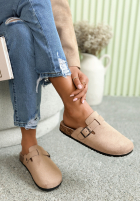 zamszowe chodaki z paskiem Madison negre