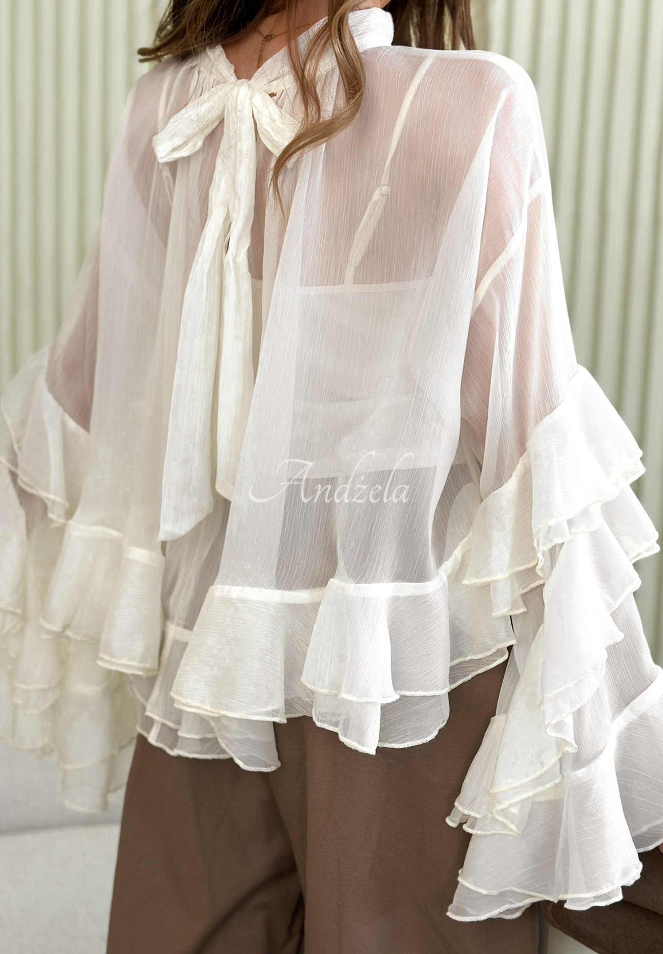 Bluză lejeră cu șnur și volănașe Falling Apart