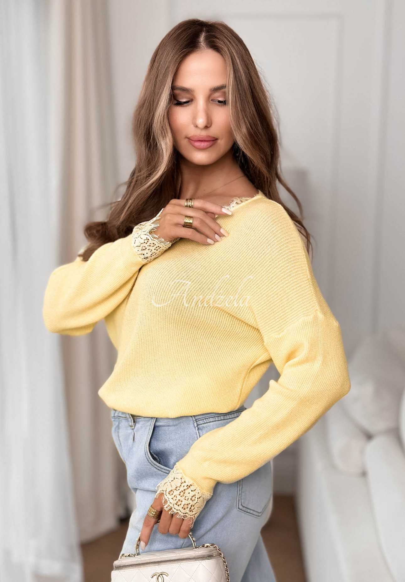 Pulover ușor cu viscoză și dantelă Till April