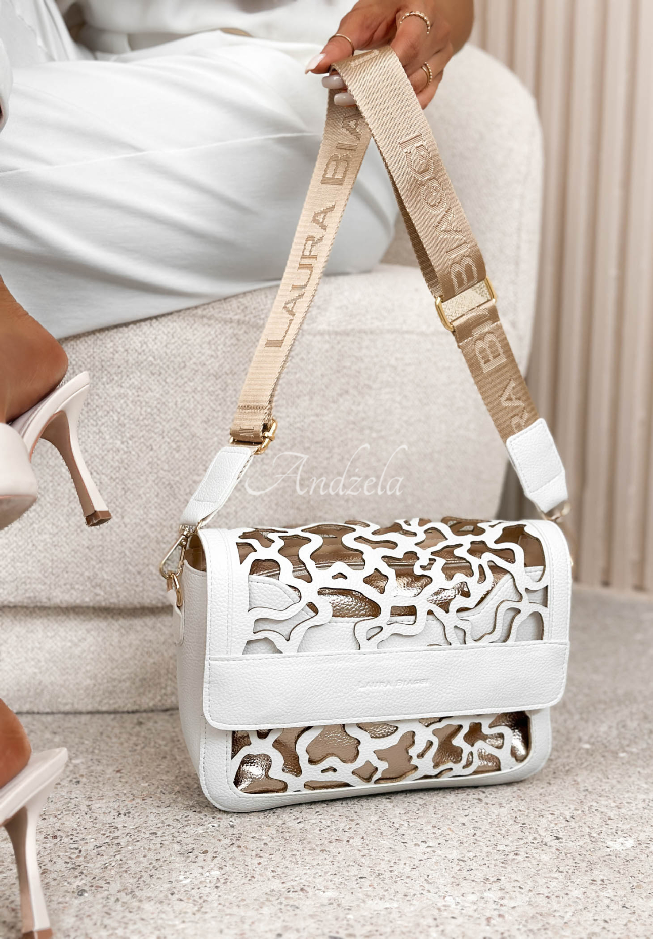 Geantă din piele cu model ajurat și finisaj auriu Rosanna