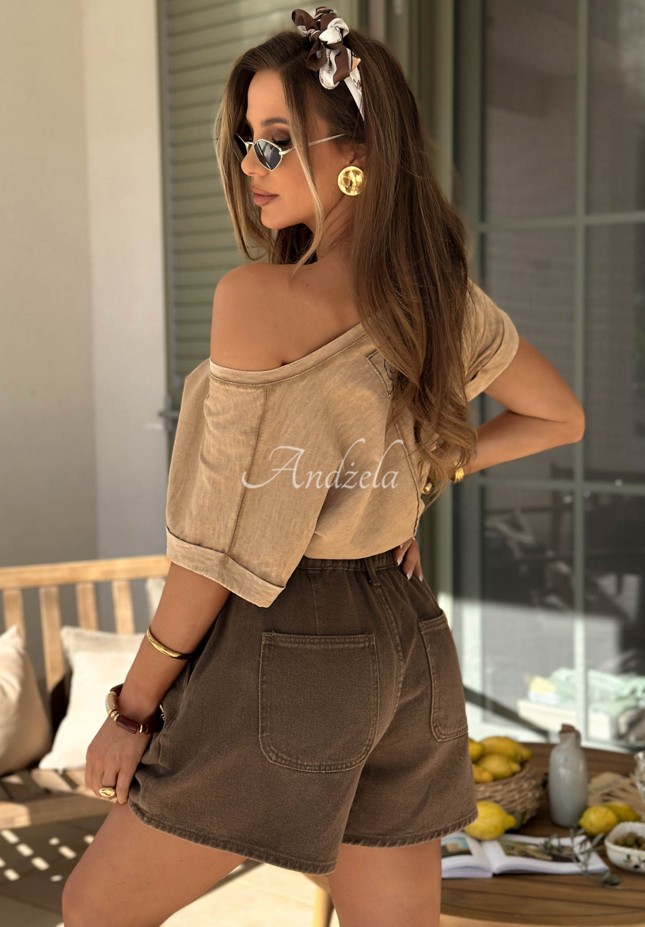 Tricou cu decolteu Your Own Life