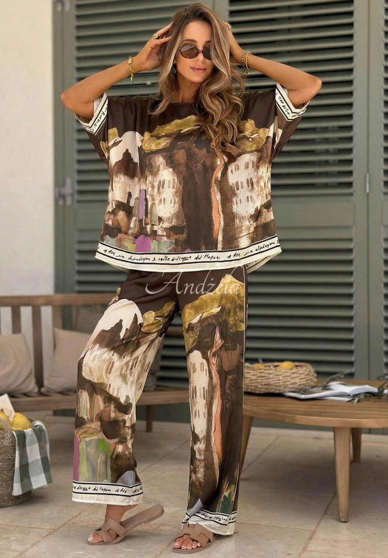 Set din viscoză satinată bluză și pantaloni cu imprimeu Riviera Glow