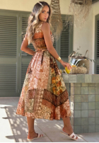 Wzorzysta Rochie midi na ramiączkach z paskiem Dolce Sunset ciocolatie