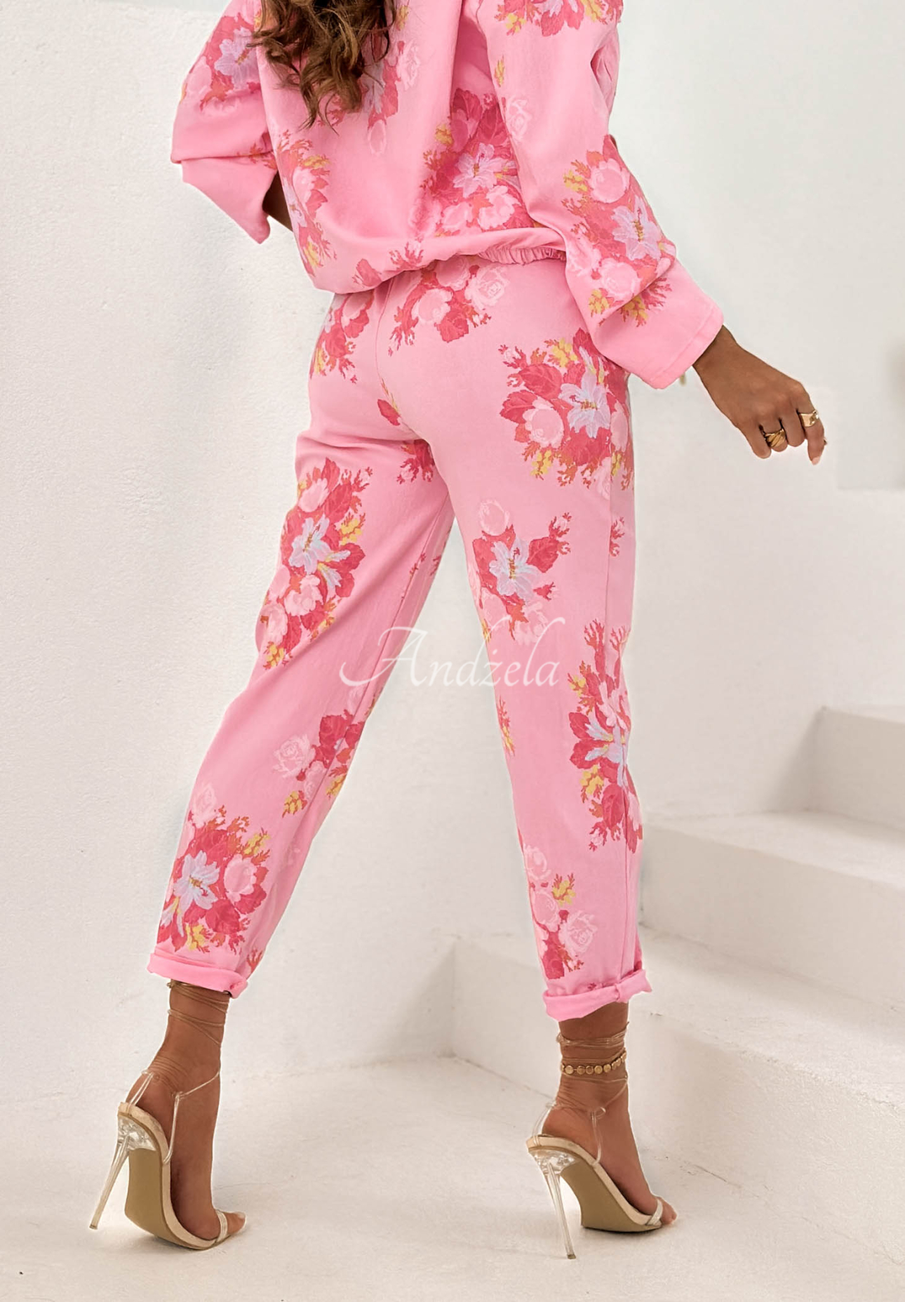 Kwieciste Pantaloni mom fit z paskiem Sunny Blossom roz