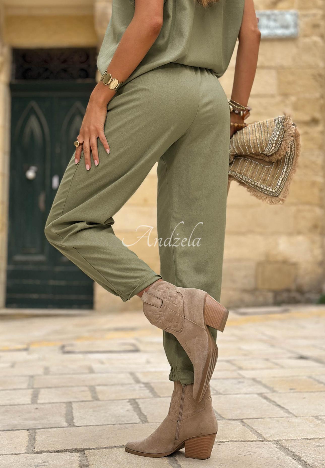 Set din in cu bluză cu decolteu și pantaloni City Safari