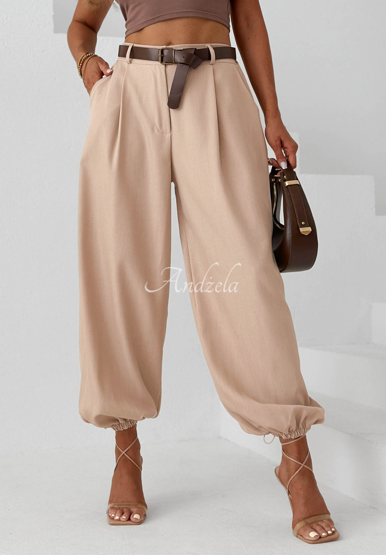 Pantaloni eleganți tip jogger cu curea Desert City