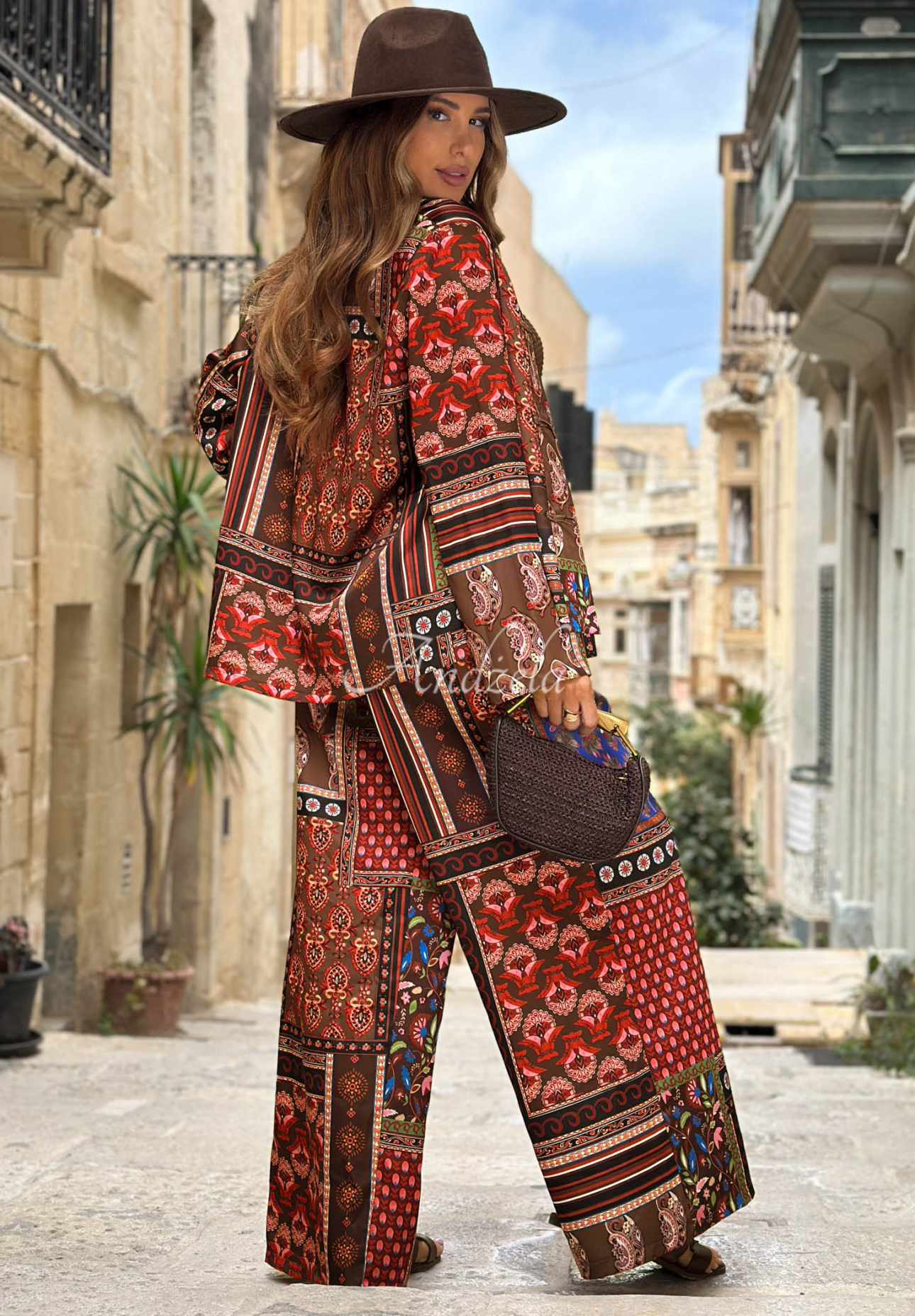 Pantaloni din material cu imprimeu cu curea Mosaic Flames