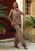 Materiałowy Compleu Top  z wiązaniem i Pantaloni joggery Sun Elegance mokka