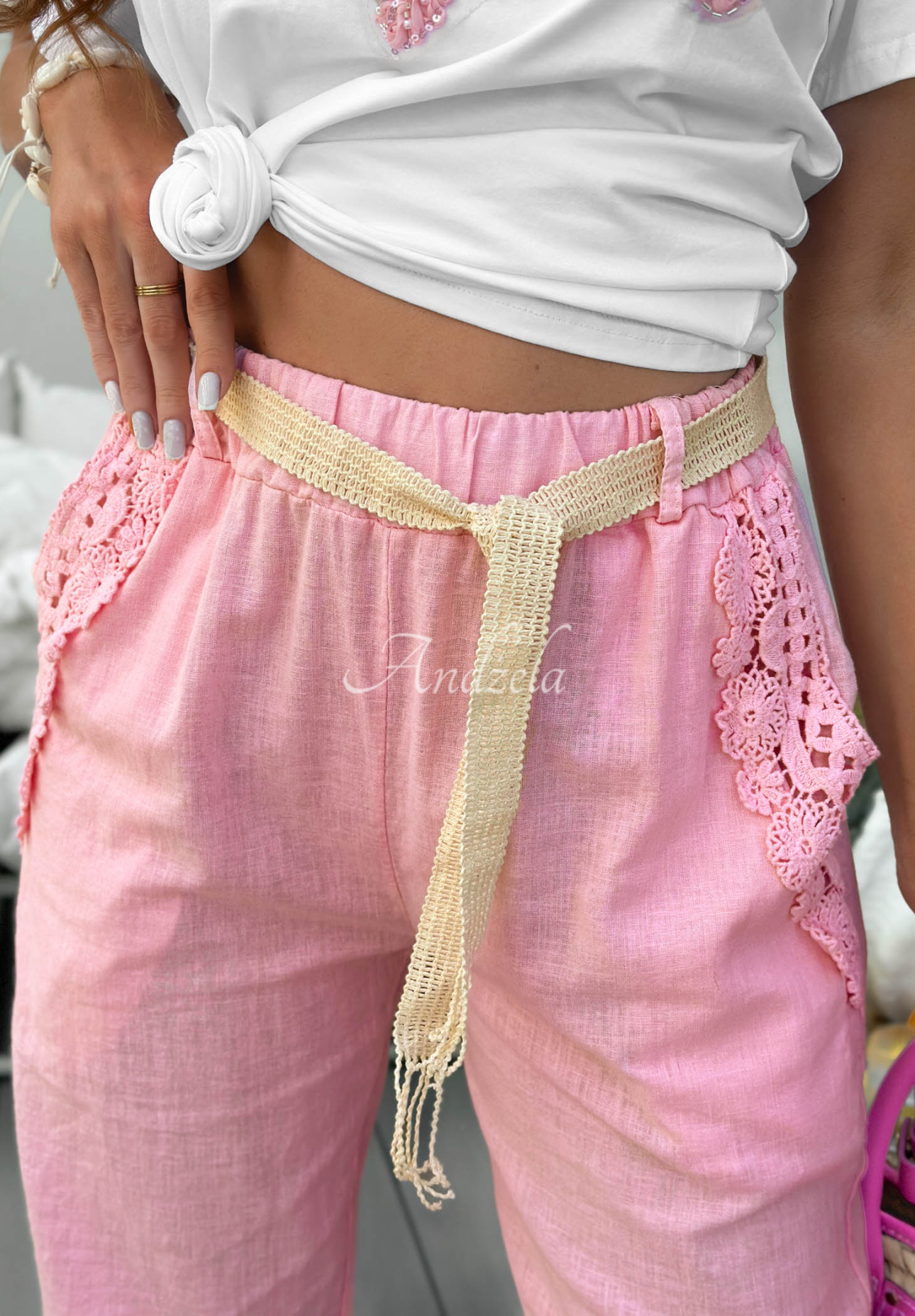Pantaloni mom fit din in cu curea și dantelă Flora Villa