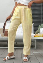 Pantaloni mom fit z paskiem i koronką Flora Villa galbenă