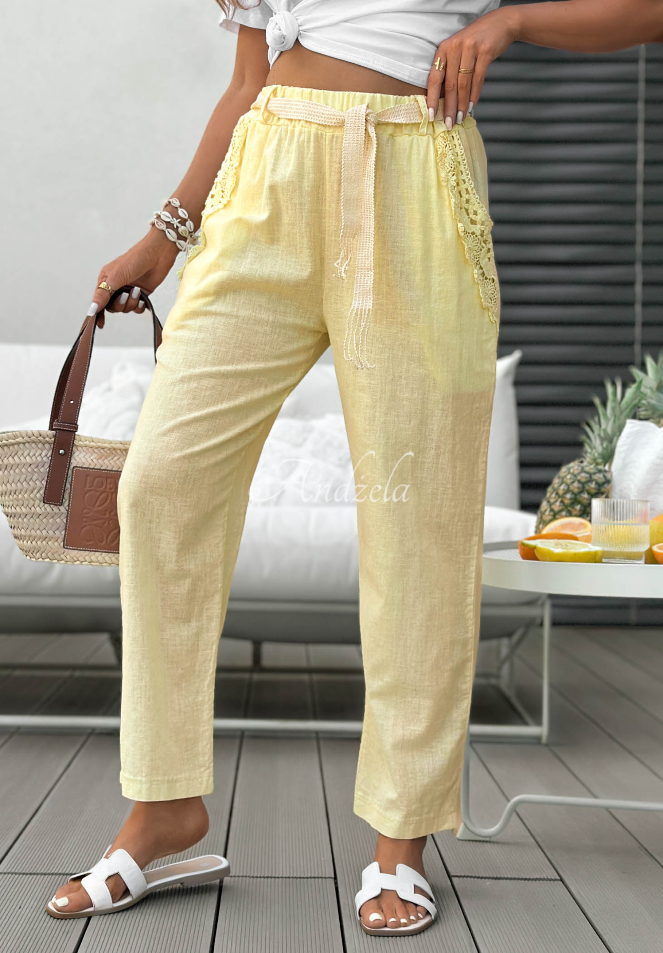 Pantaloni mom fit din in cu curea și dantelă Flora Villa
