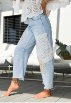 Pantaloni din denim mom fit z koronkowymi naszywkami Playa Vibes albastru deschis