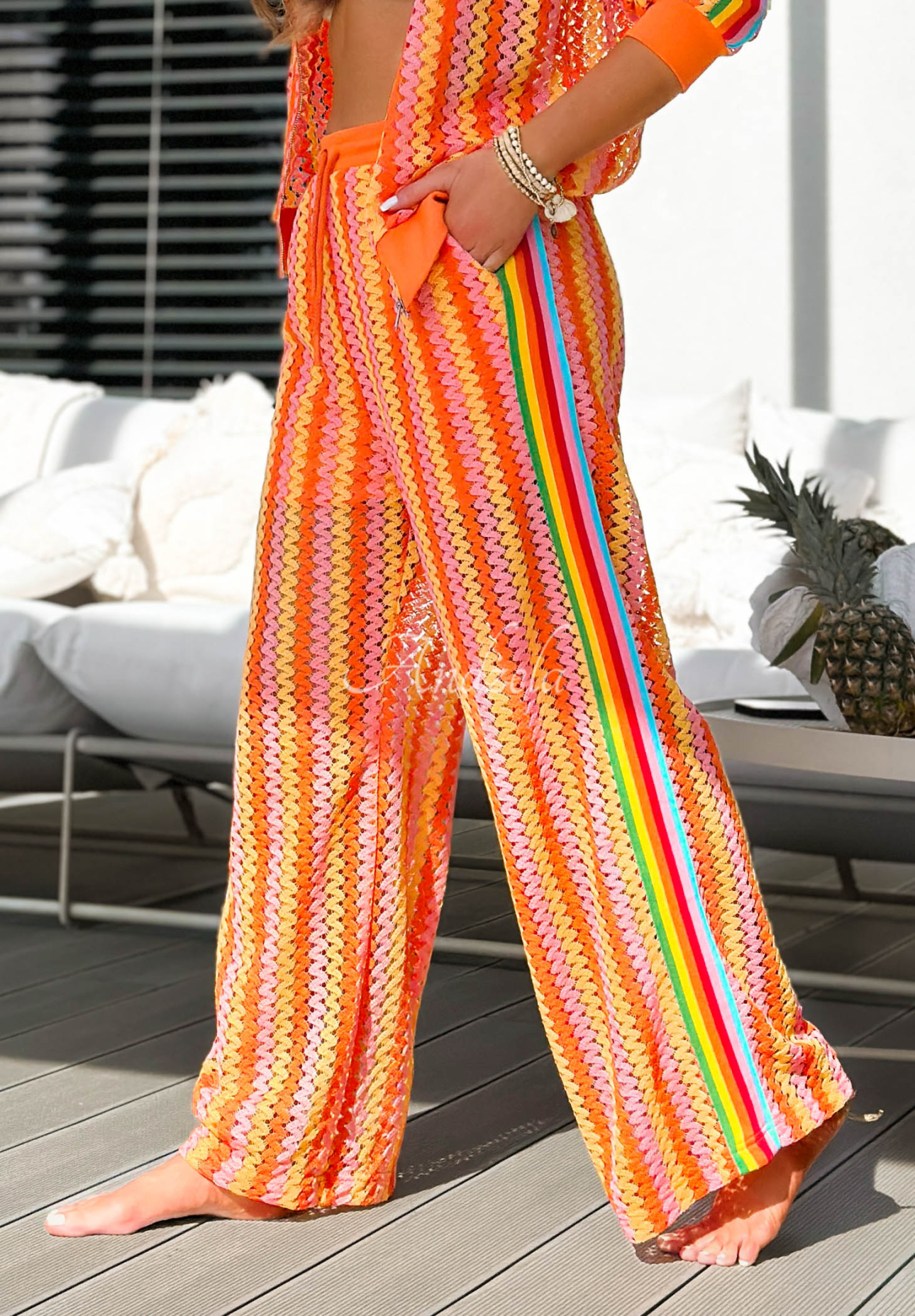 Set ajurat cu hanorac și pantaloni wide leg cu imprimeuri colorate Leila