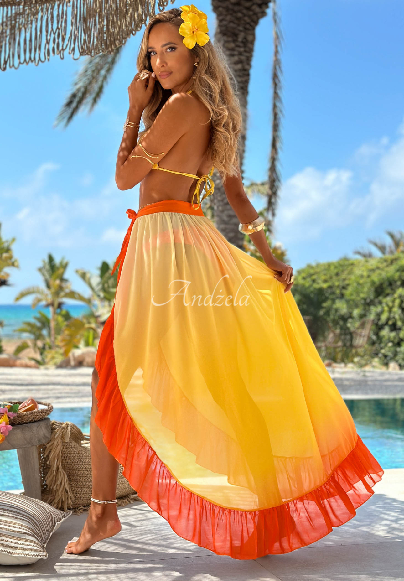 Set costum de baie bikini și pareo cu volănașe Aloha Sunset