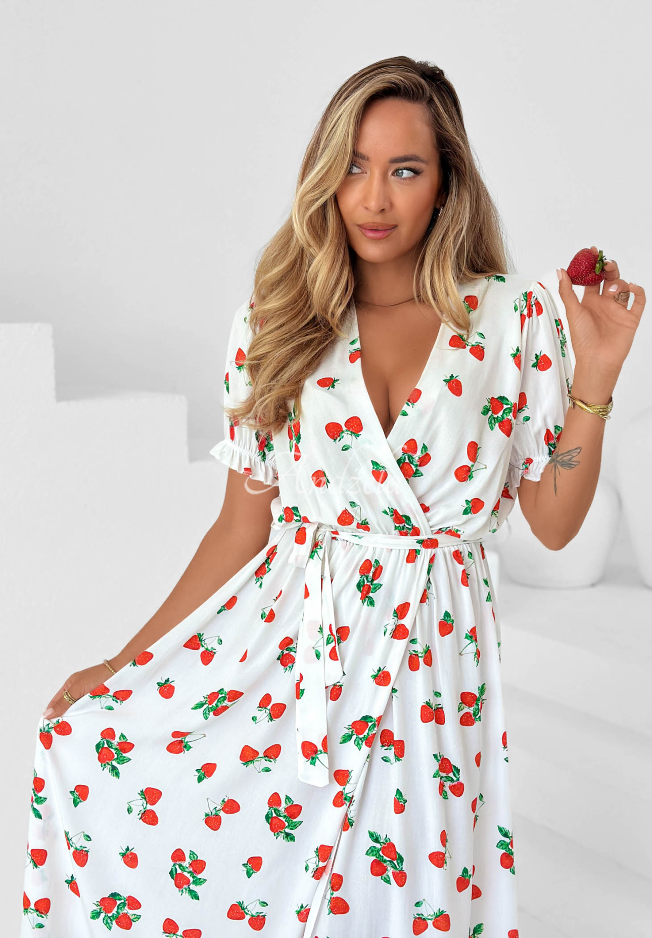 Rochie midi din viscoză cu curea și imprimeu cu căpșuni Strawberry Kiss