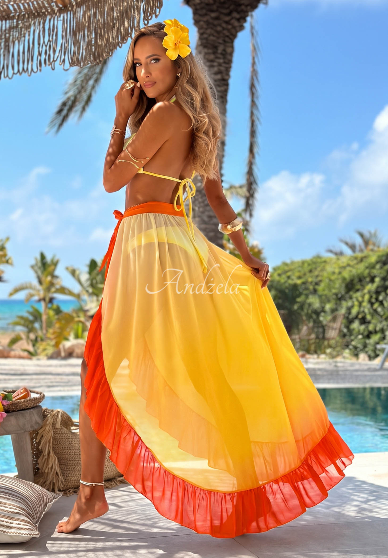 Set costum de baie bikini și pareo cu volănașe Aloha Sunset