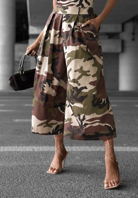 Pantaloni din material textil wide leg cu pliuri și imprimeu camuflaj Wild Energy