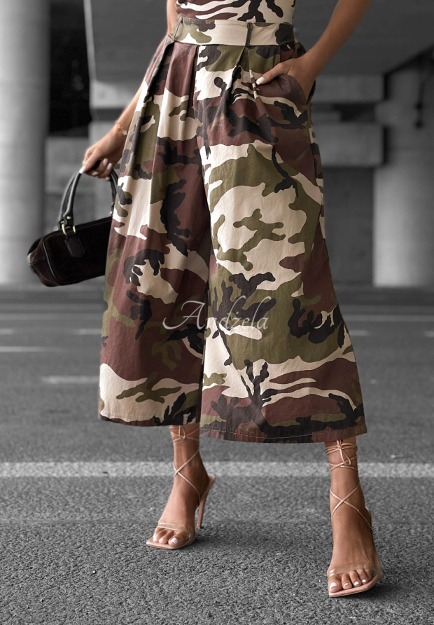 Pantaloni din material textil wide leg cu pliuri și imprimeu camuflaj Wild Energy