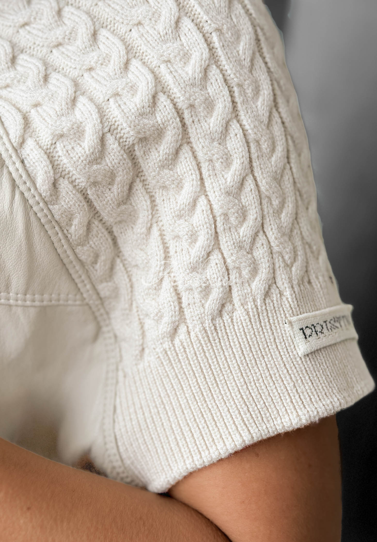 Vestă din piele cu inserții din tricot Never Leave