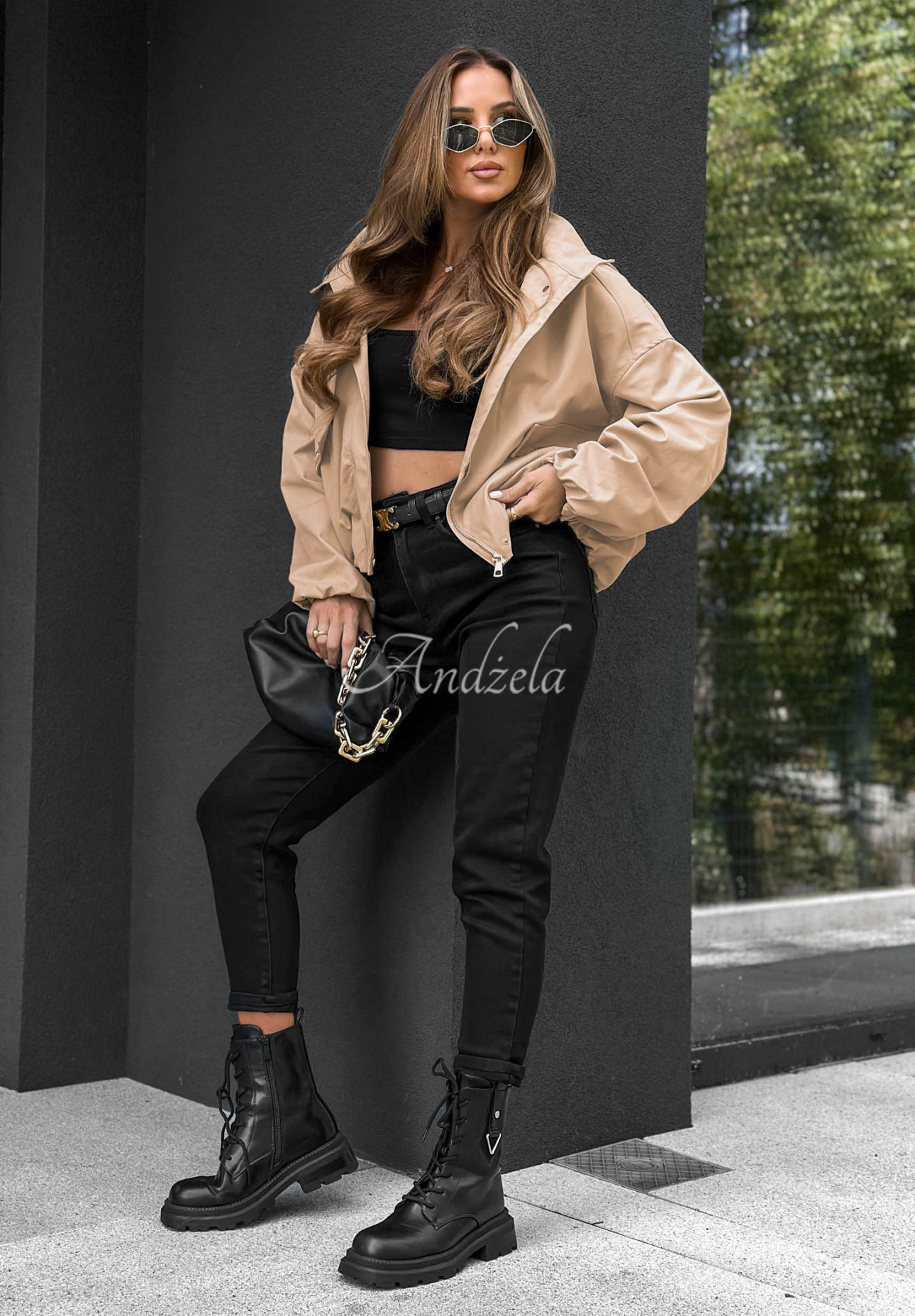 Geacă scurtă tip bomber cu glugă Street Chic