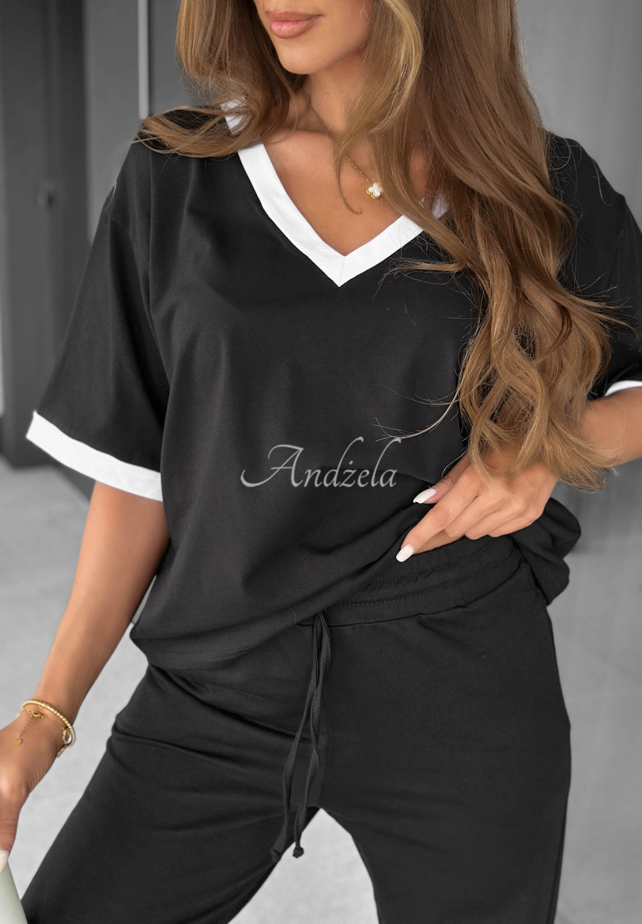 Tricou din bumbac cu decolteu în V Perfect Basic