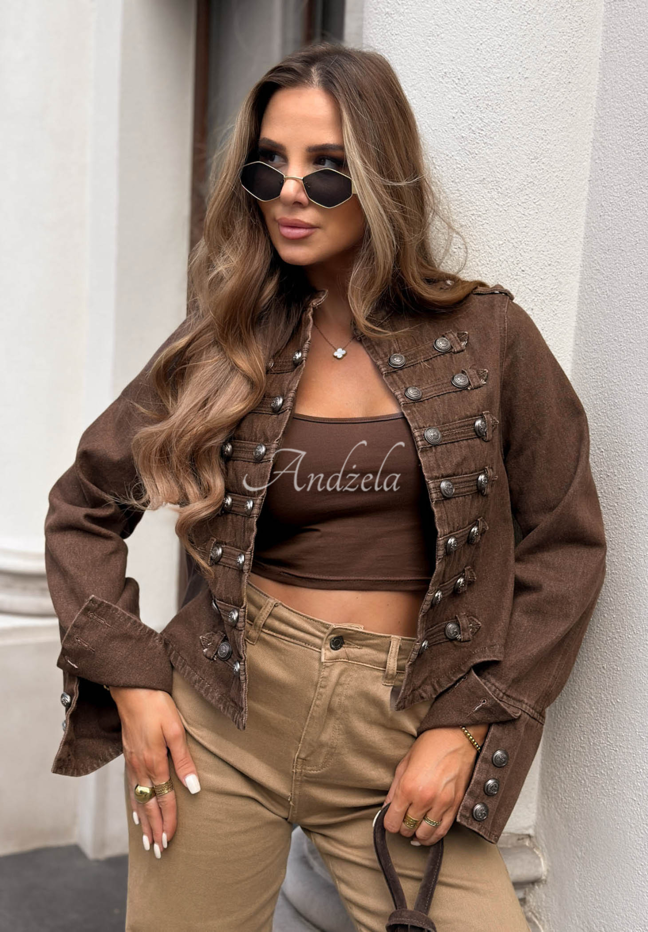 Geacă scurtă din denim în stil militar cu nasturi Amber Tea