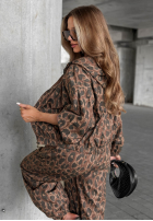 Compleu Geacă bomberka i Pantaloni joggery cu model tip panteră Fall Essence ciocolatiu