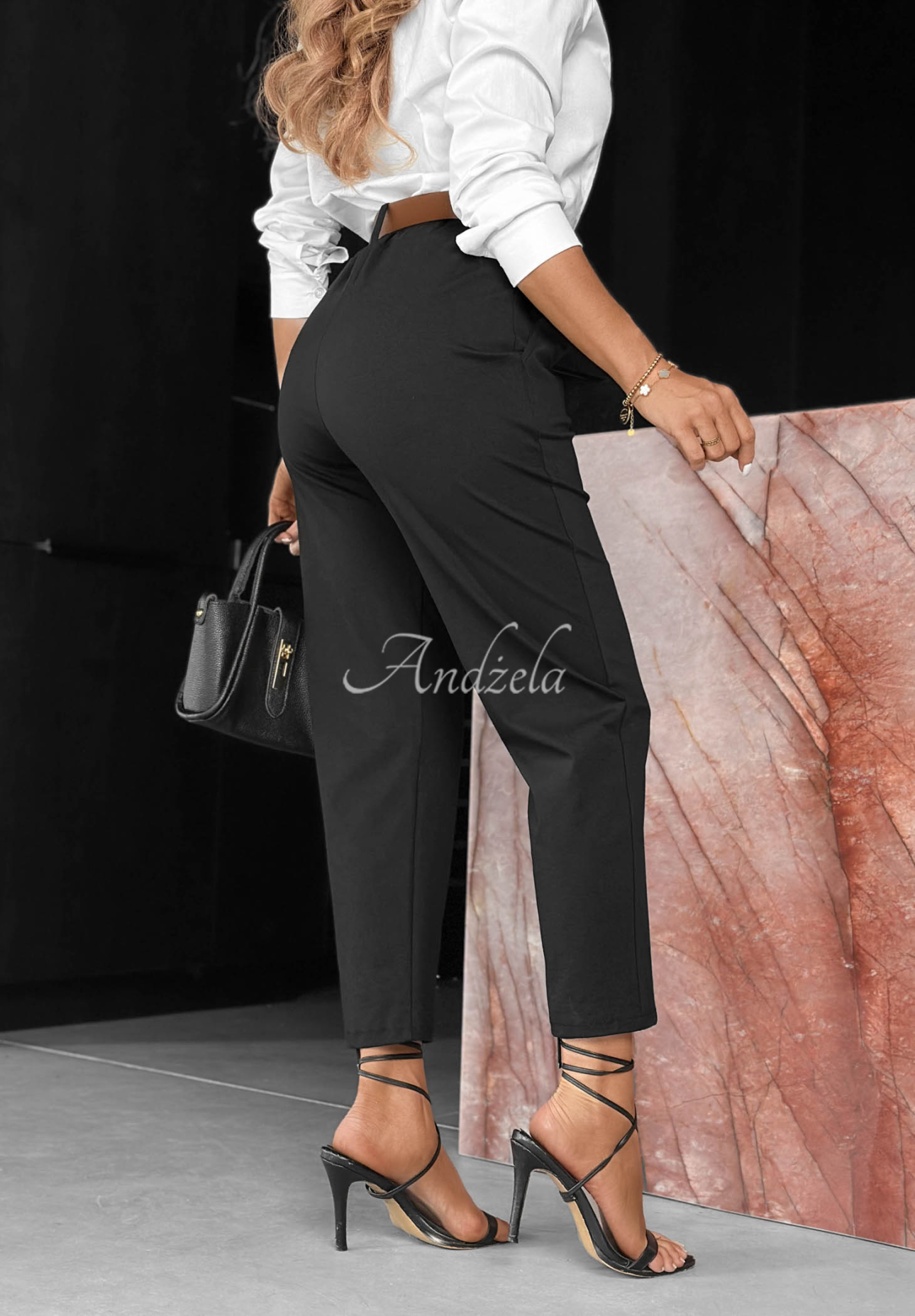 Pantaloni mom fit din bumbac cu viscoză și curea Urban Grace
