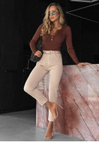 Pantaloni din denim loose fit z paskiem More To Love bej