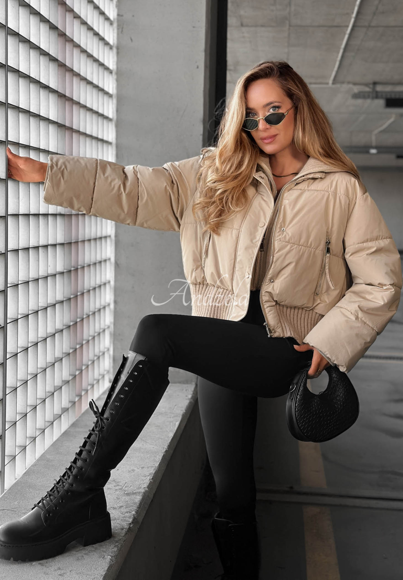Geacă scurtă matlasată cu guler din material textil Simple Layer