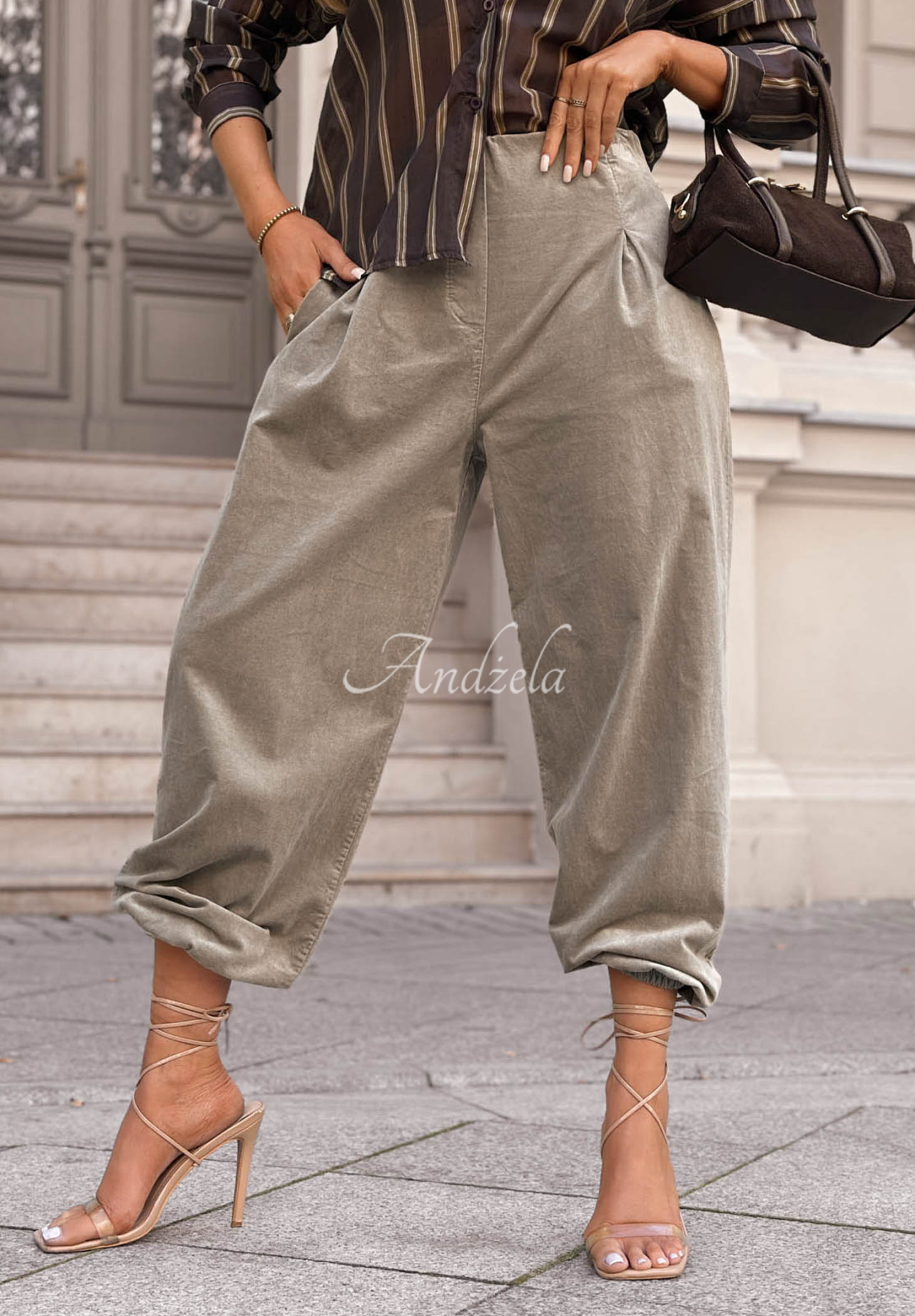 Pantaloni jogger din catifea de bumbac September Edit