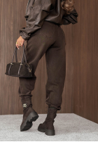 Pantaloni din denim mom fit z paskiem Just A Thought jasnoczekoladowe