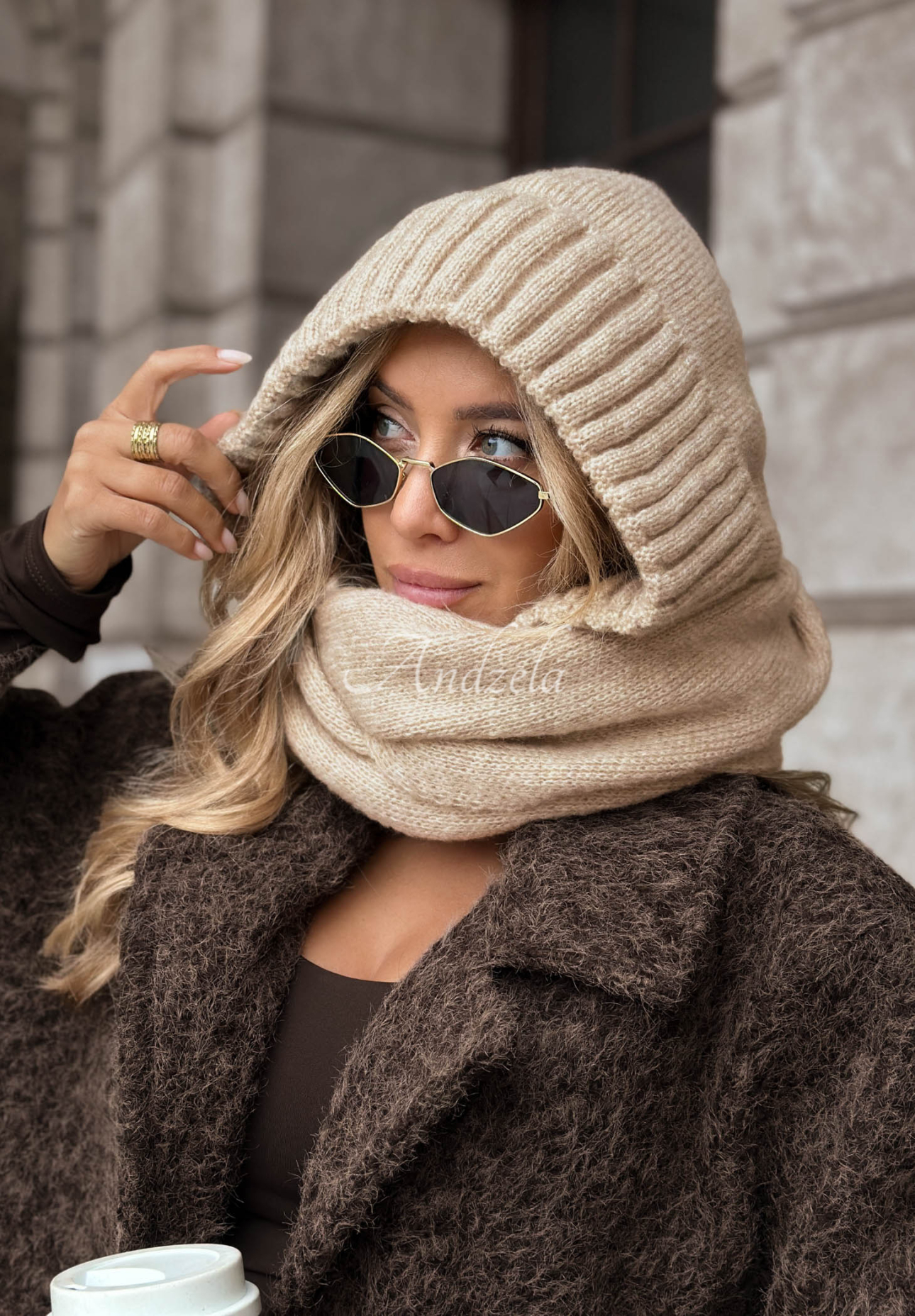Cagulă cu guler tip fular și șnur Frosty Charm