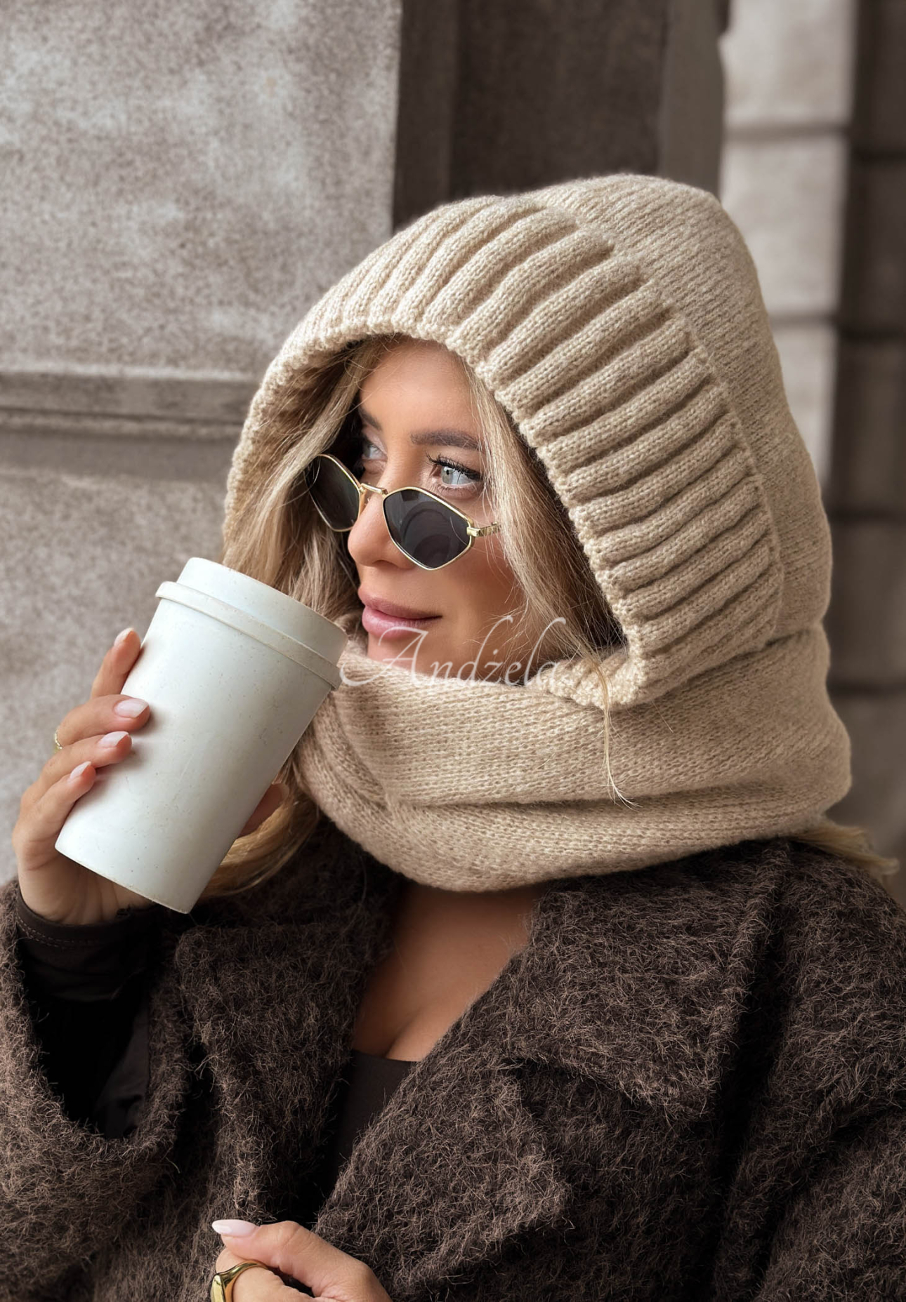 Cagulă cu guler tip fular și șnur Frosty Charm