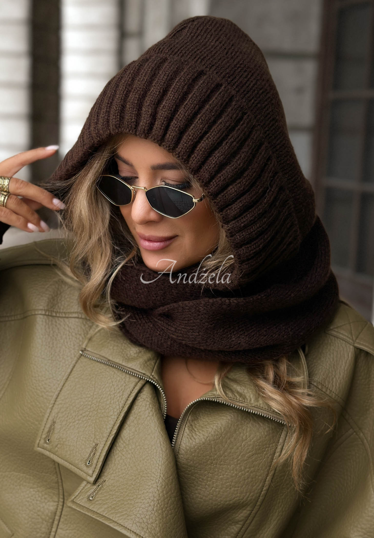Cagulă cu guler tip fular și șnur Frosty Charm