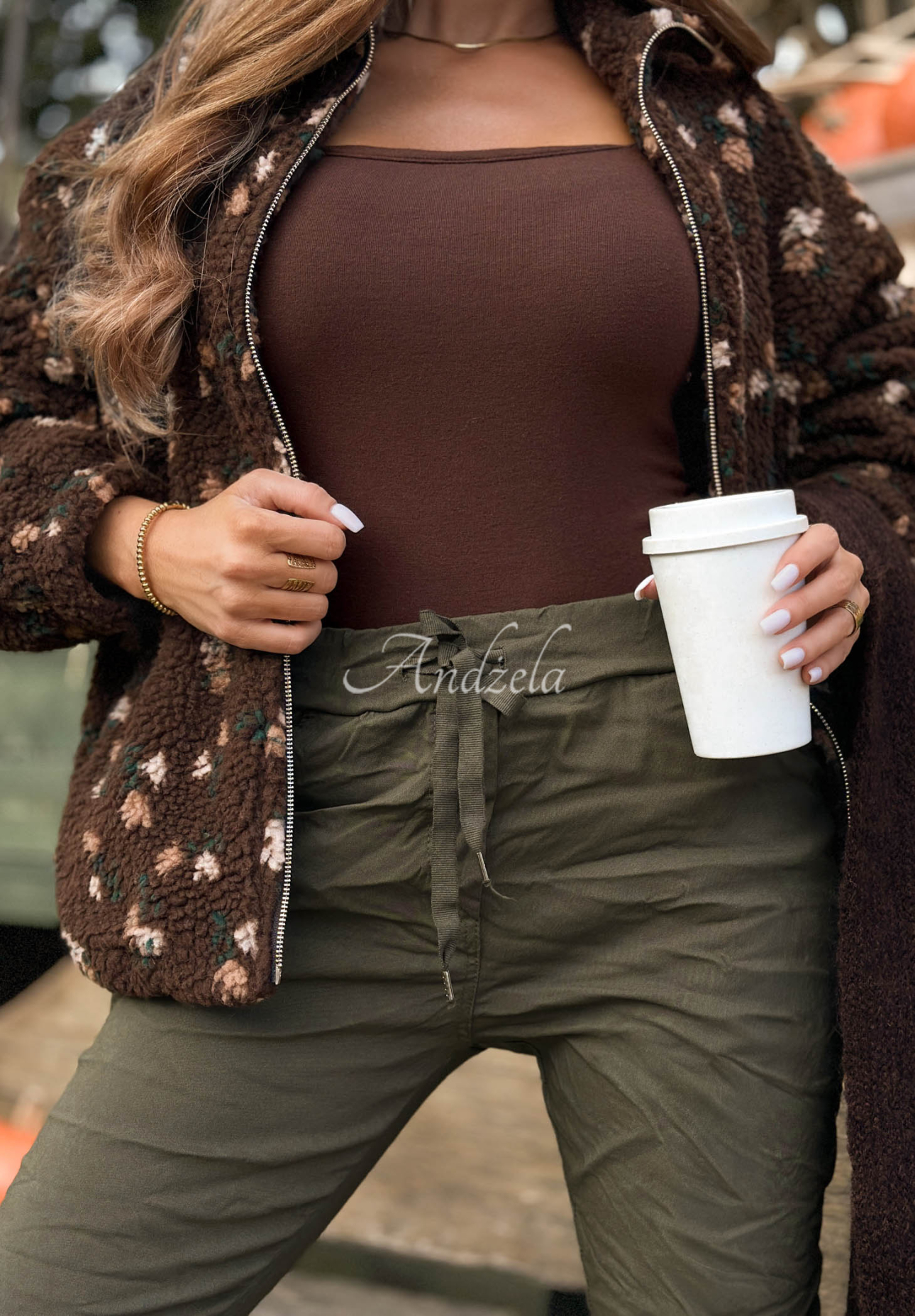 Pantaloni din vâscoză cu elastic în talie Tea Mood