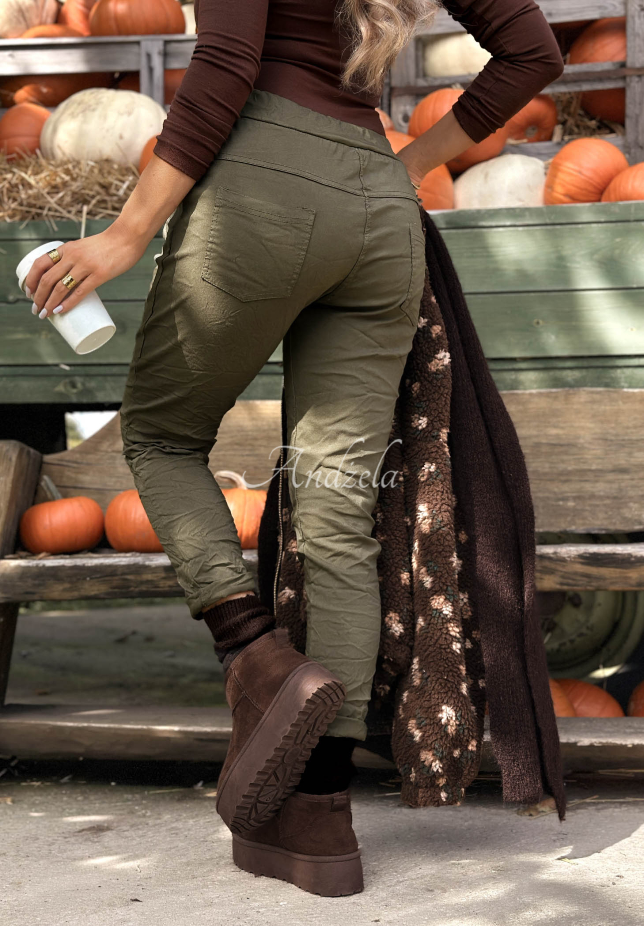 Pantaloni din vâscoză cu elastic în talie Tea Mood