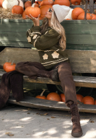 Pulover z haftowanymi kwiatami Misty Fleur ciocolatiu