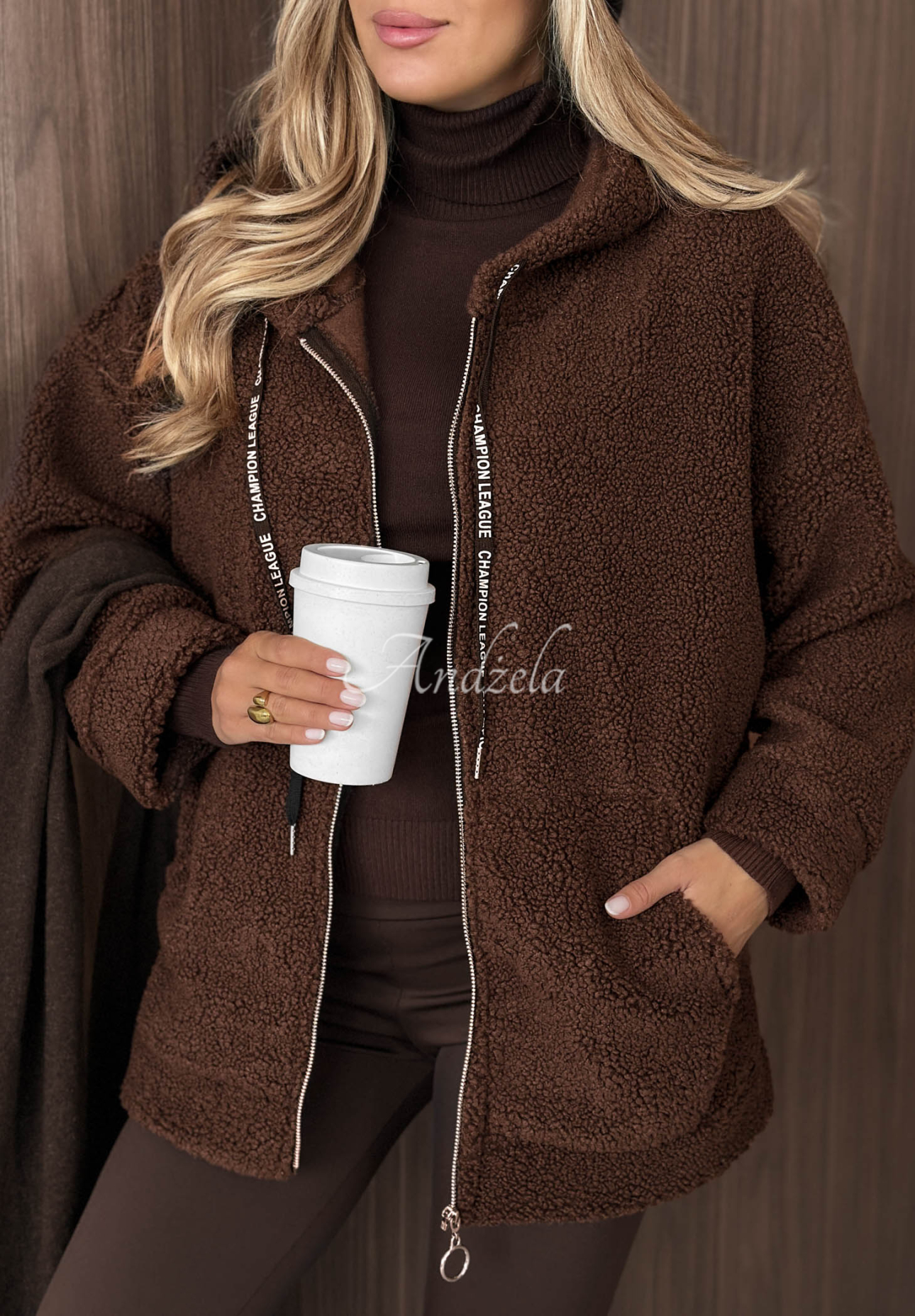 Geacă din blăniță cu glugă și buzunare Warm Espresso