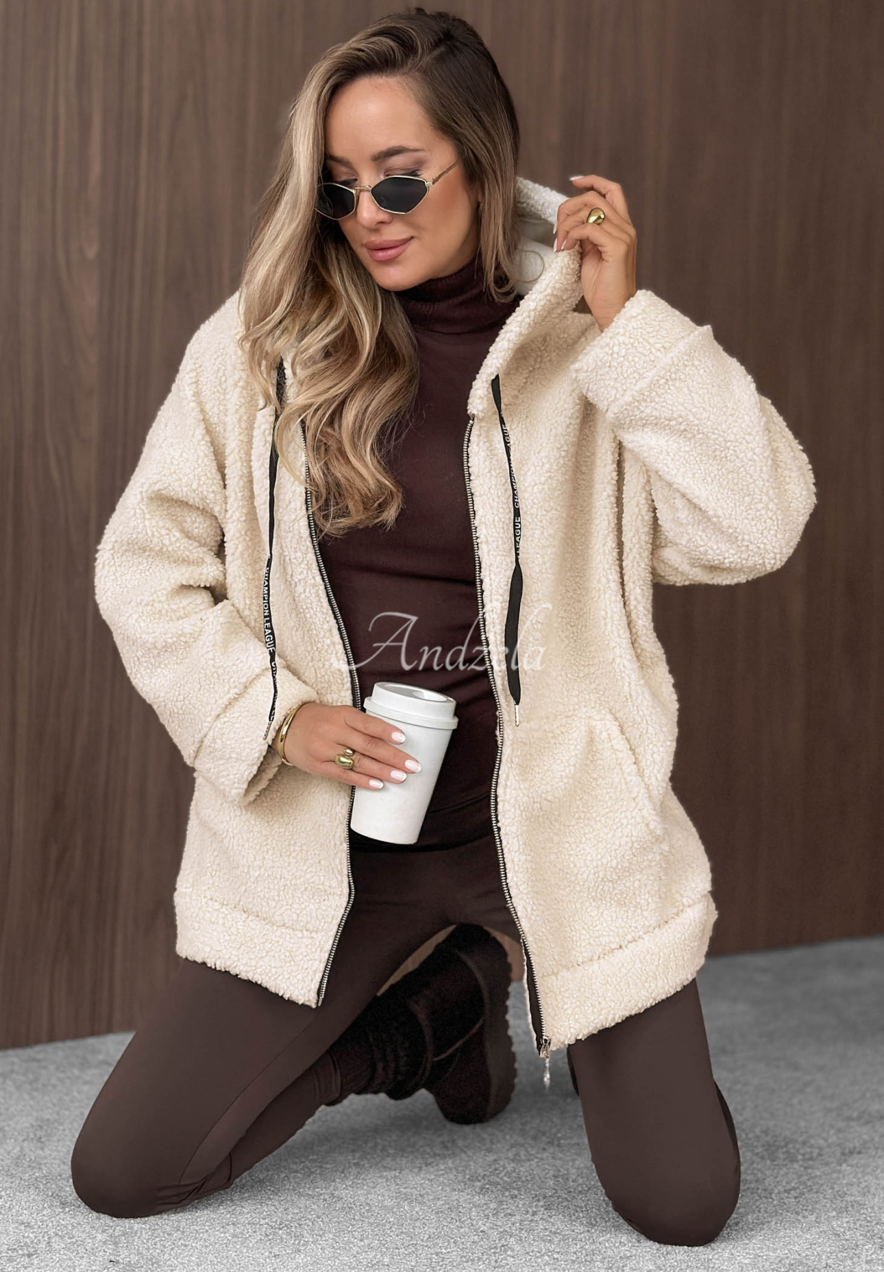 Geacă din blăniță cu glugă și buzunare Warm Espresso