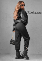din material textil Pantaloni joggery z guzikami Divine Charm negre