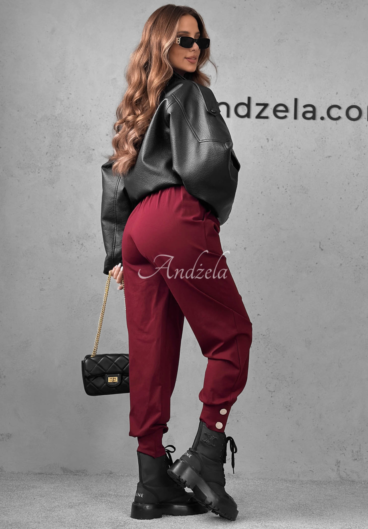 Pantaloni jogger din vâscoză cu nasturi Divine Charm